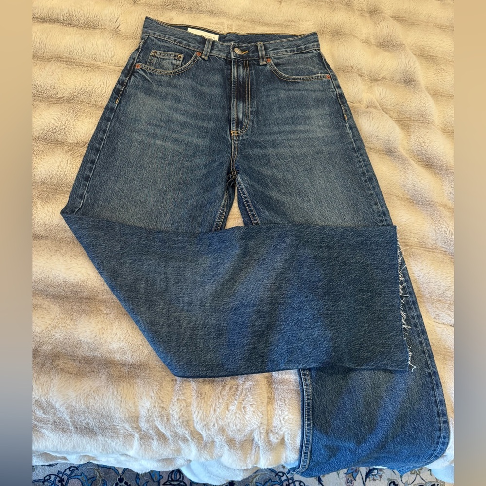 Zara Women’s Straight Legged Blue Jeans